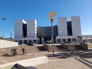 Assegno di mantenimento il provvedimento presidenziale nel divorzio non sostituisce la sentenza di separazione se privo di statuizioni economiche - Tribunale di Pescara 2024