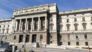 La Corte d'Appello di Trieste riconosce il diritto al risarcimento del danno da perdita del partner anche al convivente more uxorio, ribaltando la decisione di primo grado nel 2024