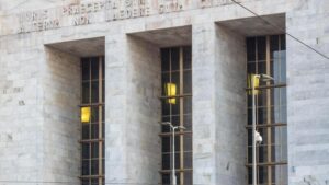 Chiusura ritardata del conto corrente banca condannata al risarcimento nonostante l'assenza di usura - Tribunale di Milano 2025