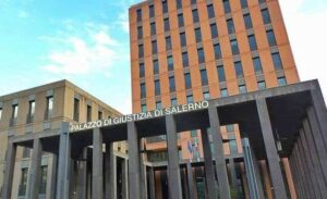 🏥 Infezione post-operatoria e risarcimento danni condannata struttura sanitaria per osteomielite da negligenza medica - Tribunale di Salerno 2025