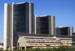 Condominio: illegittima la nomina giudiziaria dell’amministratore senza previo passaggio assembleare, la decisione appartiene ai condòmini – Corte Appello Napoli 2025