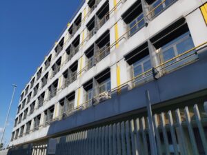 Conto corrente con delega: la banca non deve monitorare tutte le operazioni, solo quelle singolarmente anomale – Tribunale di Lecce 2025